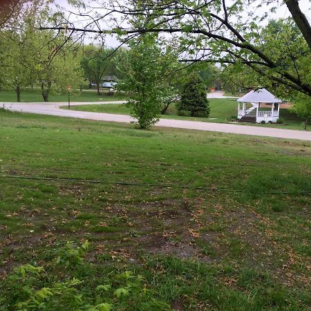 Attwood House Bed And Breakfast Near Manhattan, Ks Randolph Ngoại thất bức ảnh
